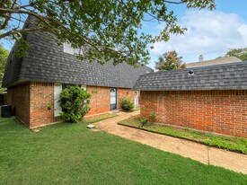 2019 Fleur De Lis Ct in Arlington, TX - Building Photo