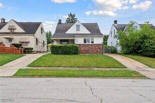 14214 Reddington Ave in Maple Heights, OH - Building Photo