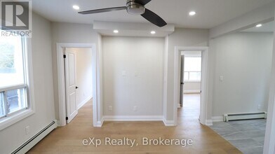 2002 Queen St E in Toronto, ON - Building Photo - Building Photo