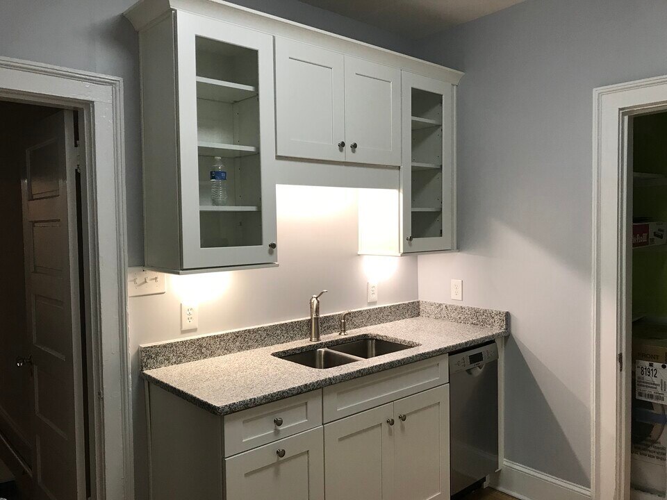 3220 W Franklin St, Unit B in Richmond, VA - Building Photo
