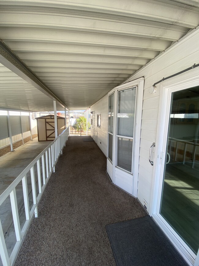 1295 S Cawston Ave in Hemet, CA - Building Photo - Building Photo