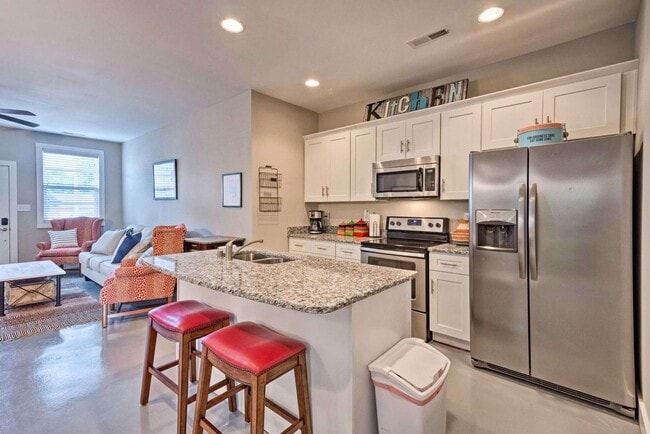 1117 Greenwood Alley