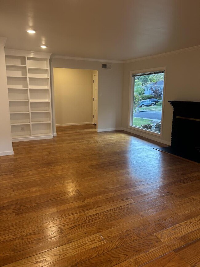 254 Mountain View Ave in San Rafael, CA - Building Photo - Building Photo