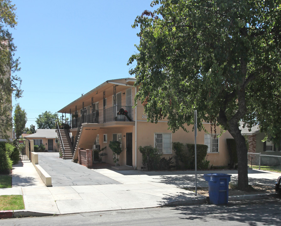 268 E Providencia Ave in Burbank, CA - Foto de edificio