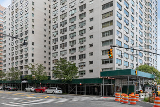 Cannon Point South Apartments in New York, NY - Building Photo - Building Photo