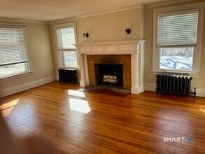 2233 Main St in Glastonbury, CT - Building Photo - Building Photo