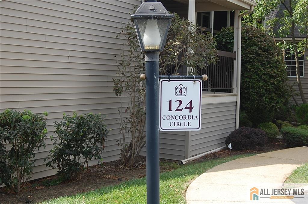 124 Concordia Cir in Monroe Township, NJ - Building Photo