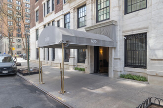 570 Park Ave in New York, NY - Building Photo - Building Photo