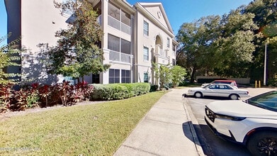 8601 Beach Blvd in Jacksonville, FL - Foto de edificio - Building Photo