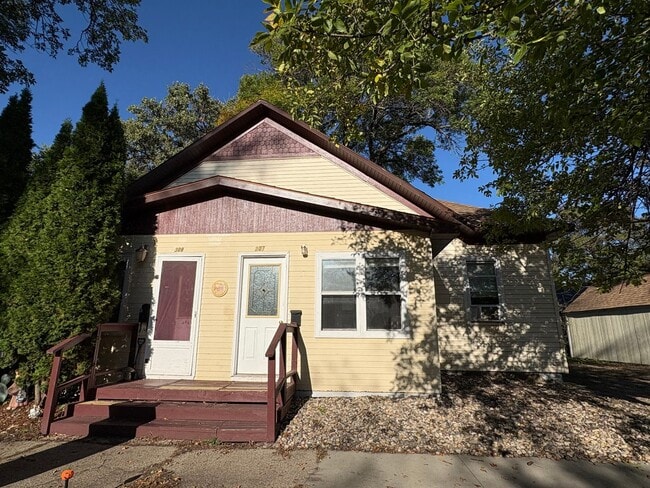 property at 307-309 2nd St SW