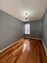 12 E 36th St, Unit 2 in Bayonne, NJ - Building Photo - Building Photo