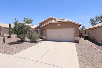 8070 N Wild Aster Way in Tucson, AZ - Building Photo - Building Photo