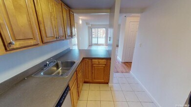 102-02 Queens Blvd, Unit 6A in Queens, NY - Building Photo - Building Photo