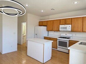 10007 Capistrello Ave in Las Vegas, NV - Building Photo - Building Photo