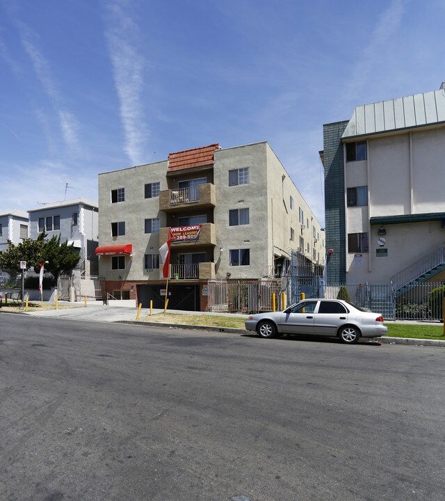 Leeward Apartments in Los Angeles, CA - Building Photo