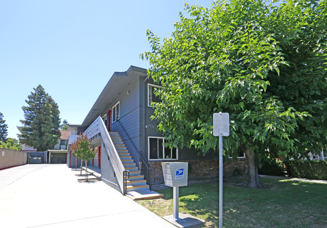 2062 Main St in Santa Clara, CA - Foto de edificio - Building Photo