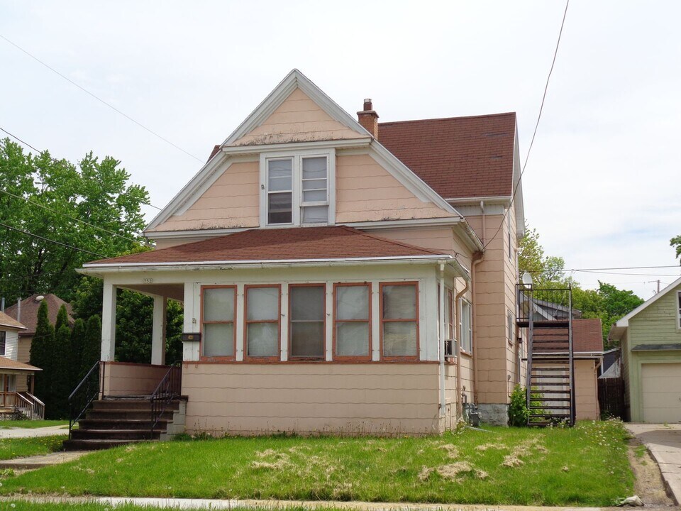 752 Franklin St in Oshkosh, WI - Building Photo