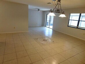 902 Plum Tree Ln in Sarasota, FL - Building Photo - Building Photo