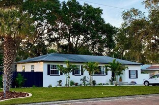 1600 Pasadena Dr in Dunedin, FL - Building Photo