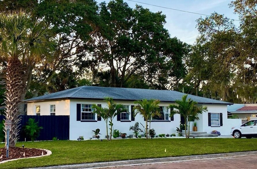 1600 Pasadena Dr in Dunedin, FL - Building Photo