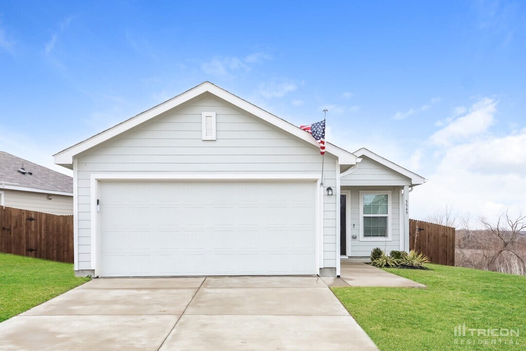 5549 Berea St in Forney, TX - Building Photo