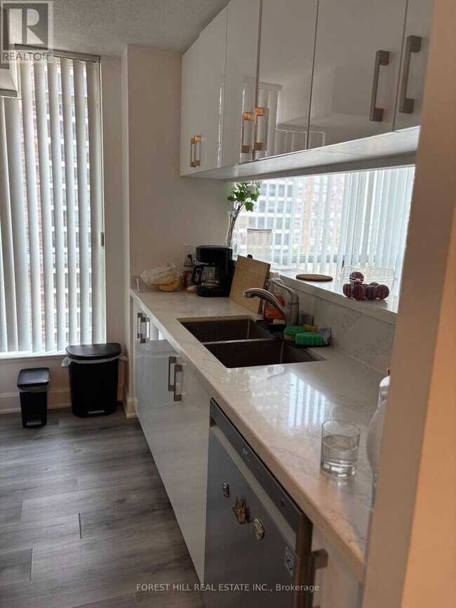 property at 24-1624 Wellesley St W