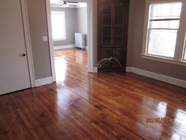 2015 Arthur Ave, Unit 8 in Lakewood, OH - Foto de edificio - Building Photo