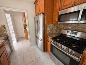 586 E Fairview Blvd in Inglewood, CA - Building Photo - Building Photo