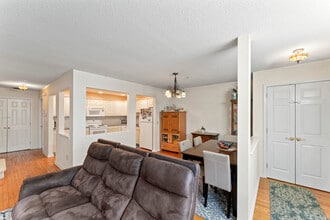 629 Danbury Rd in Ridgefield, CT - Building Photo - Building Photo