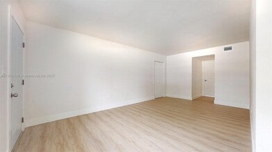1674 W 42nd St in Hialeah, FL - Building Photo - Building Photo