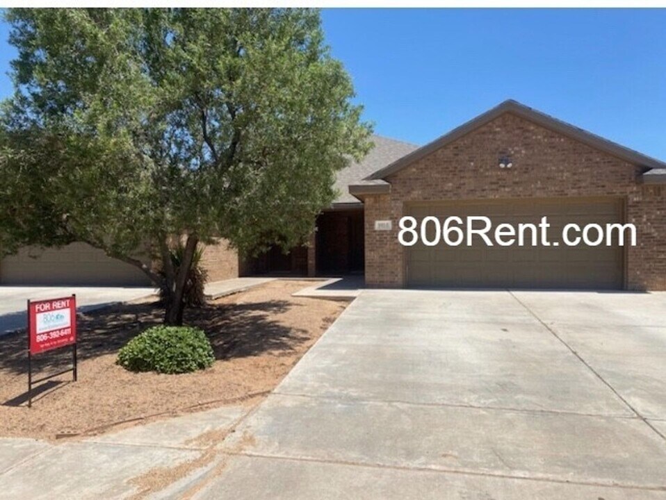 9803 Avenue V in Lubbock, TX - Foto de edificio