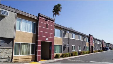 Ethan Terrace Apartments in Sacramento, CA - Building Photo - Building Photo