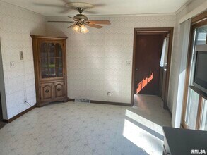 4625 Candlelight Dr in Davenport, IA - Building Photo - Building Photo