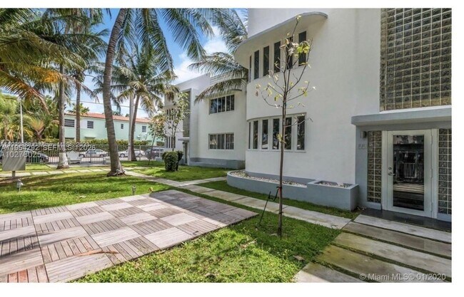 557 Michigan Ave in Miami Beach, FL - Foto de edificio - Building Photo
