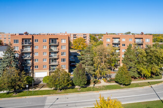 Jefferson Walk West in Des Plaines, IL - Building Photo - Building Photo