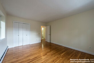 82 Gardner St, Unit 6B in Boston, MA - Building Photo - Building Photo