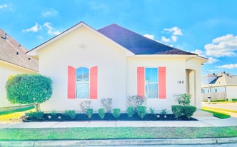 100 Pettigrove Dr in Youngsville, LA - Building Photo