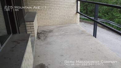 225 Mountain Ave-Unit -1 in Waukesha, WI - Building Photo - Building Photo