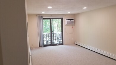 29 Harvard Ave, Unit 33 in Medford, MA - Foto de edificio - Building Photo