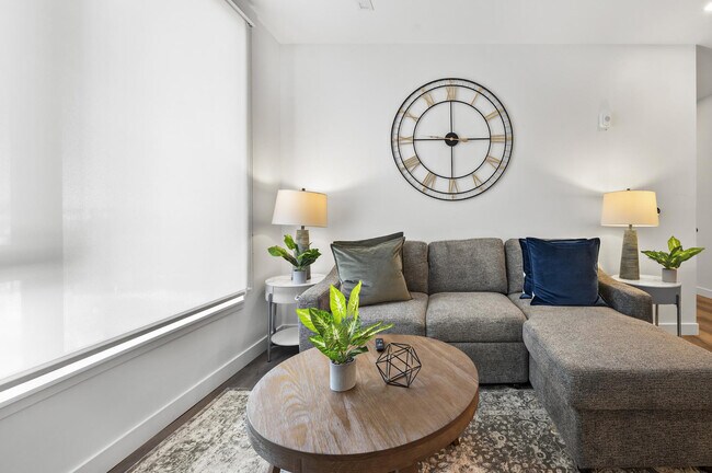 282 Bremen St in Boston, MA - Building Photo - Building Photo