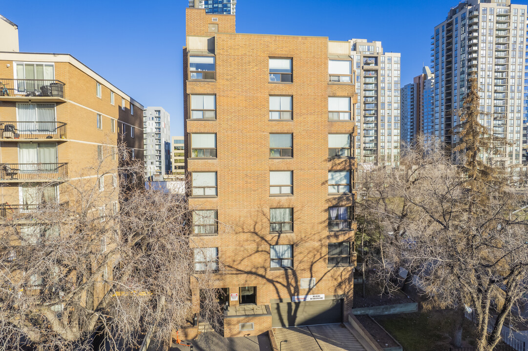 The Grapevine in Calgary, AB - Building Photo