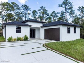 1006 Hamilton Ave in Lehigh Acres, FL - Building Photo