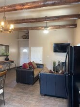 1935 Mercury Ln in Las Cruces, NM - Foto de edificio - Building Photo