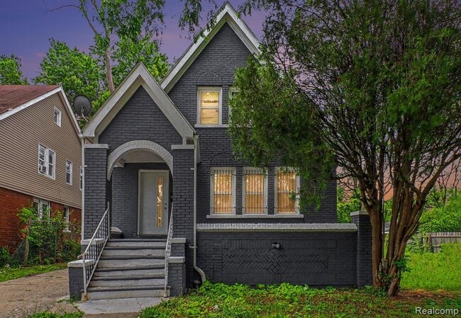 property at 5217 Lakeview St