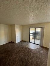 1351 Dustin Dr, Unit 45 in Yuba City, CA - Building Photo - Building Photo