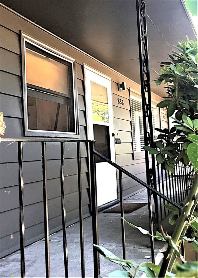 property at 831-835-835 SE 80th Ave