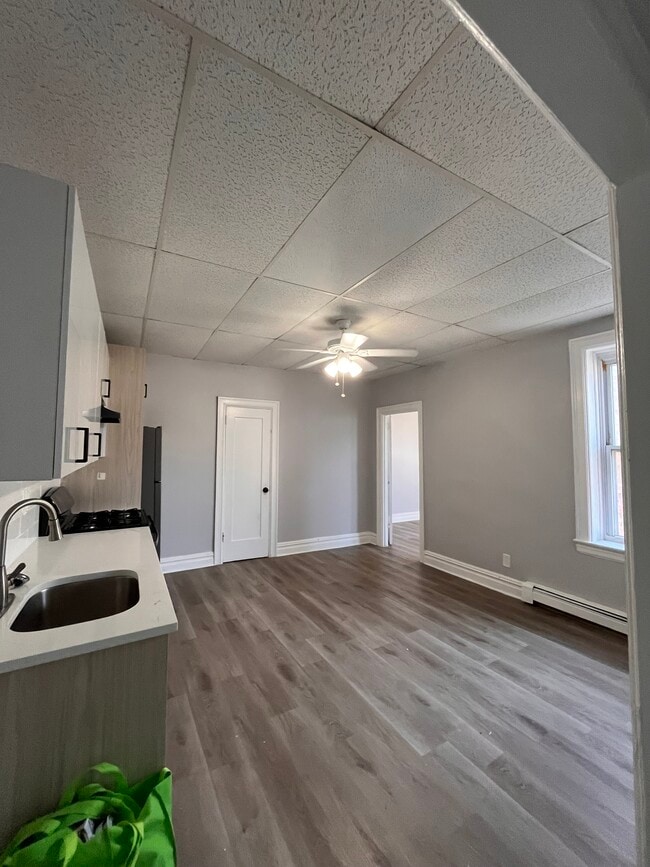 163 Hutton St, Unit 8 in Jersey City, NJ - Building Photo - Building Photo