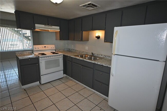 3101 E Carey Ave, Unit 2 in North Las Vegas, NV - Building Photo - Building Photo