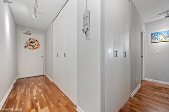70 W Huron St in Chicago, IL - Building Photo - Building Photo
