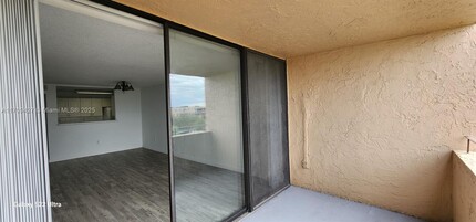 10500 SW 108th Ave in Miami, FL - Building Photo - Building Photo